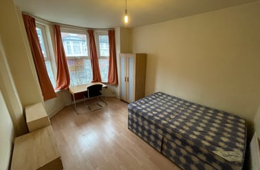 Bute Avenue - 6 Bed Bills Inc, Lenton, Nottingham - Image 2