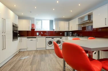 Wellington Square, Radford, Nottingham - Image 2