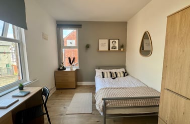 b Peveril Street, Radford, Nottingham - Image 2