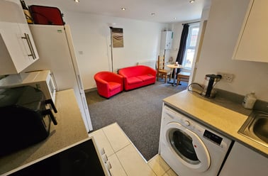 Flat 2 - 4 Hobson Road, Selly Park, Birmingham - Image 2