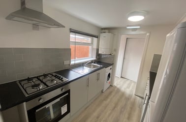 Mostyn Road - 3 Bed, City Centre, Birmingham - Image 2