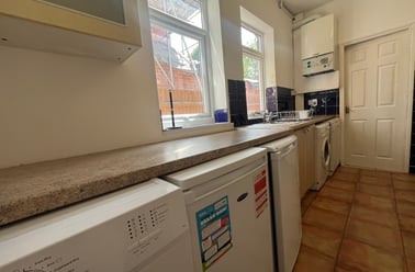 Dawlish Road - 4 bed, Selly Park, Birmingham - Image 2
