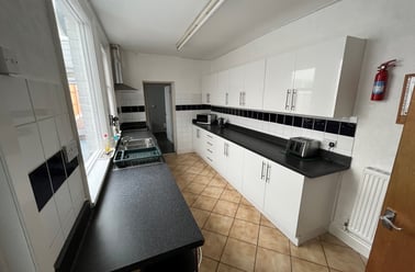 Warwards Lane, Selly Park, Birmingham - Image 2