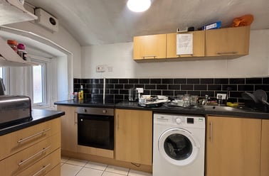 Forest Road West F 1 - 5 Bed Bills Inc, Arboretum, Nottingham - Image 3