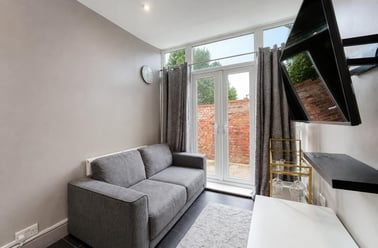 Flat 1 - 1 Balfour Road, Radford, Nottingham - Image 2
