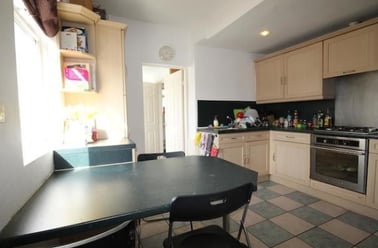 Elmsthorpe Avenue - 4 Bed Ex Bills, Lenton, Nottingham - Image 2