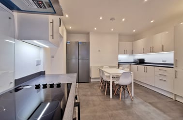 Lower Road - Room 4, Lenton Abbey, Nottingham - Image 2