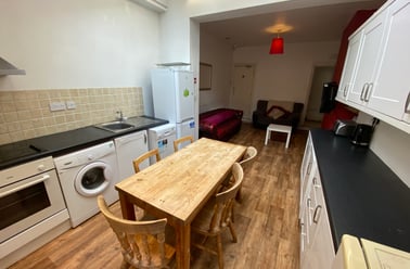 Lottie Road - 4 bed, Selly Park, Birmingham - Image 2