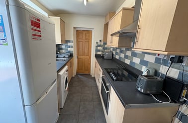 Tiverton Road - 4 bed, Selly Park, Birmingham - Image 2