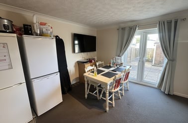 Saxton Close, Beeston, Nottingham - Image 3