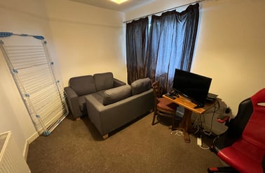 Hawton Crescent, Lenton, Nottingham - Image 3