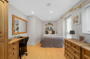 Bedford Terrace, Near university, Plymouth - Image 3