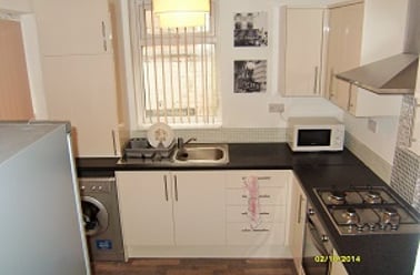 Mildred street, Near university, Salford - Image 2