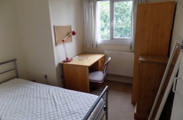 Park Barn Drive, Near university, Guildford - Image 3