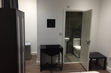 Skipworth street, Near university, Leicester - Image 2