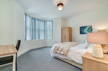 The Crescent, City Centre, Plymouth - Image 3