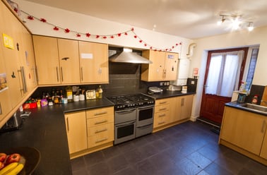 Brudenell rd, Hyde park, Leeds - Image 3