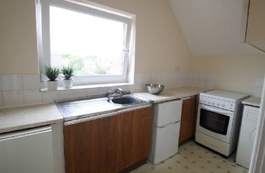  Ladybarn Lane - D, Fallowfield, Manchester - Image 2