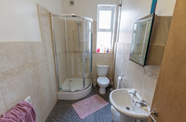 Brudenell rd, Hyde park, Leeds - Image 2