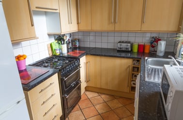 Hessle place, Hyde park, Leeds - Image 3