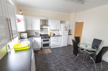 Hessle Place , Hyde park, Leeds - Image 3