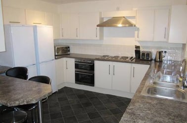 Newland park drive, Near university, York - Image 3