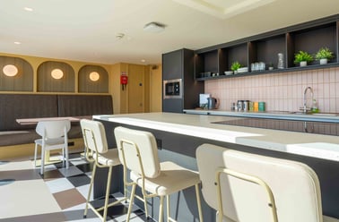 Twin Room Plus, iQ Aldgate, 60 Commercial Road, Aldgate, London - Image 3