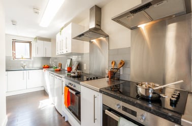 Coopers Court, 10-14 Maplin Street, Mile End, London - Image 3