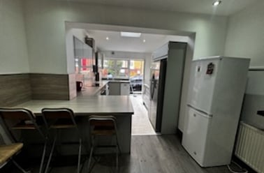 Cardigan Road, Burley, Leeds - Image 2