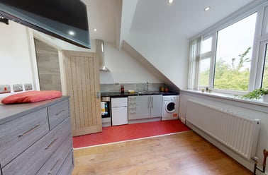 Victoria Park Road, Clarendon Park, Leicester - Image 3