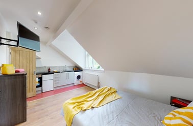 Victoria Park Road, Clarendon Park, Leicester - Image 2