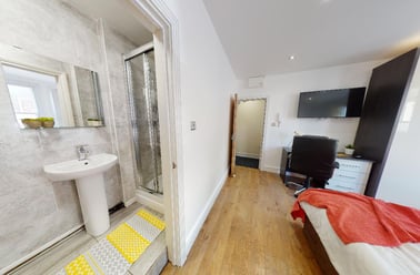 London Road, Oadby, Leicester - Image 3