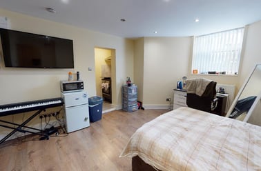 London Road, Victoria Park, Leicester - Image 2