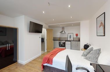 London Road, Oadby, Leicester - Image 2