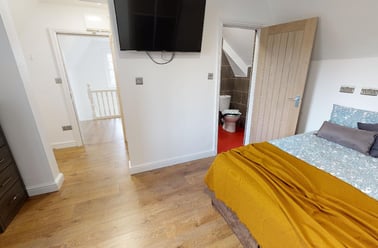 London Road, Oadby, Leicester - Image 2