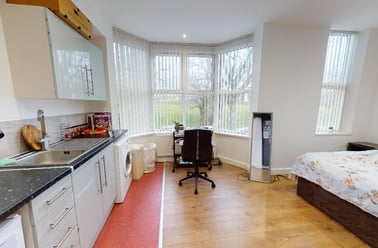 Victoria Park Road, Clarendon Park, Leicester - Image 3