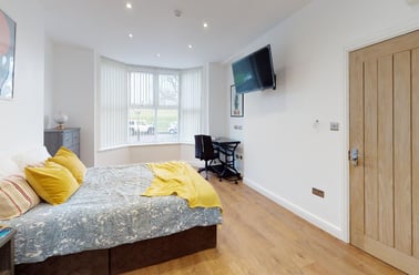 Victoria Park Road, Clarendon Park, Leicester - Image 3