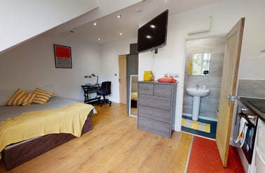 Victoria Park Road, Clarendon Park, Leicester - Image 3