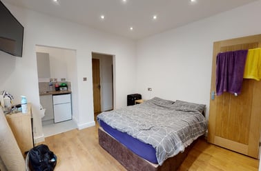 Victoria Park Road, Clarendon Park, Leicester - Image 2