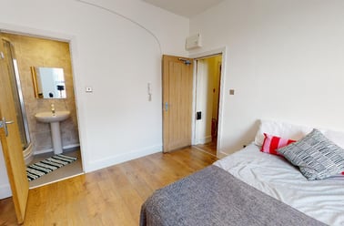 London Road, Victoria Park, Leicester - Image 2