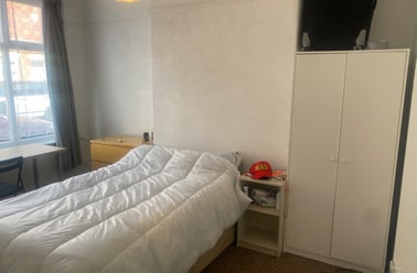 Romney street, Near university, Salford - Image 3