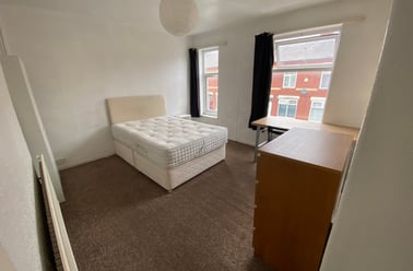Romney street, Charlestown, Salford - Image 2