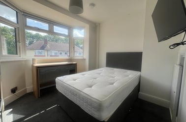 Conygre Grove, Filton, Bristol - Image 2