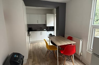 Clifton Place, Greenbank, Plymouth - Image 3