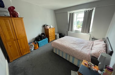 Gunnersbury Avenue, Acton, London - Image 2