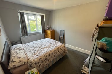 Gunnersbury Avenue, Acton, London - Image 3