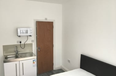 Aintree Crescent, Barkingside, London - Image 3