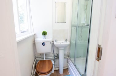 St. Stephens Hill, Hales Place, Canterbury - Image 2