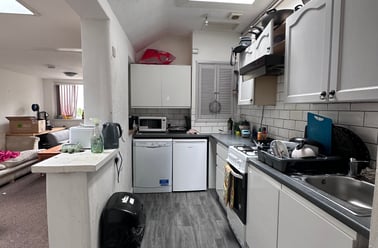 Winston Avenue, City Centre, Plymouth - Image 3