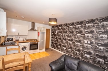Ermington Terrace, Mutley, Plymouth - Image 2